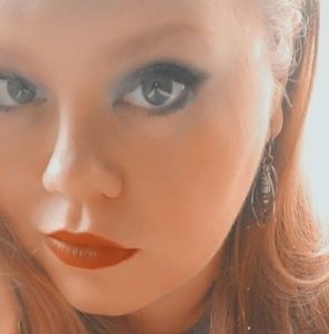 Meet your Posher, Deanna